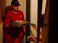 Песчаная сука Сандра получает свою задницу, наполненную петухом
